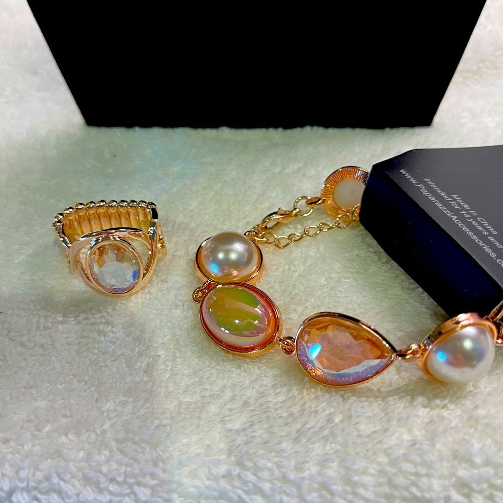 ❤️❤️LAST CHANCE ❤️❤️  Rose Gold ring and bracelet set, beautiful stones